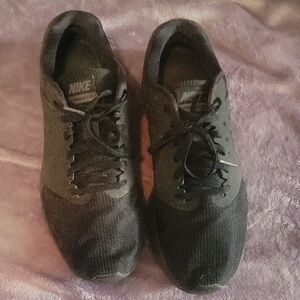 Nike Men's Dark Gray And‎ Black Sneakers